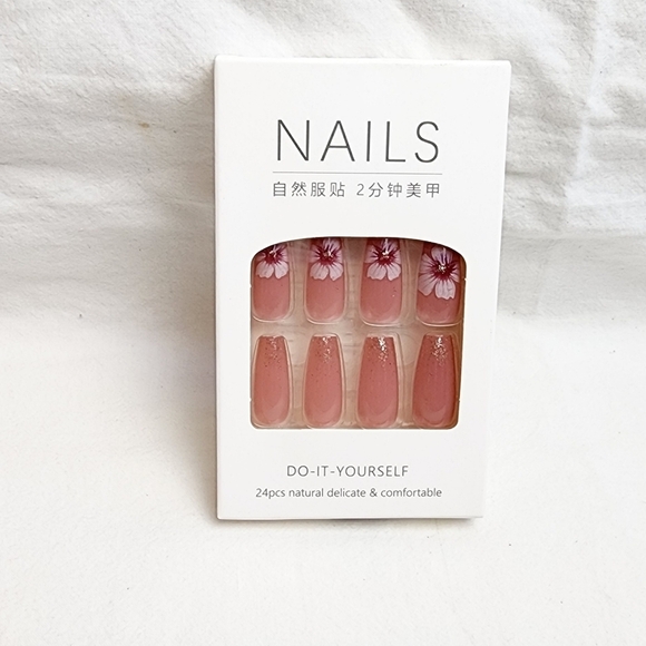 24 Pieces Fake Press On Nails - Picture 5 of 6